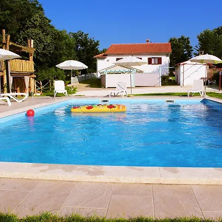 Modrusani 1561 아파트