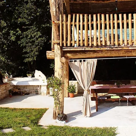 Apartment Modrusani 1561