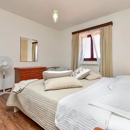 Modrusani 1561 Apartment