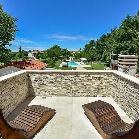 Modrusani 1561 Apartment