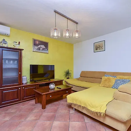 Modrusani 1561 Apartment *