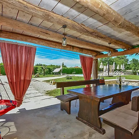 Apartment Modrusani 1561 Zminj