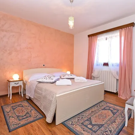 Apartment Modrusani 1561 *