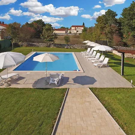 Modrusani 1561 Apartment