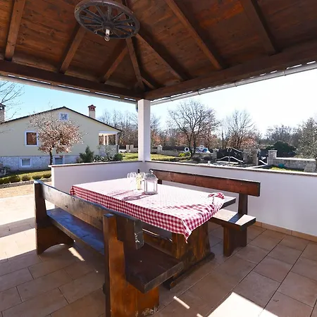 Apartman Modrusani 1561 *