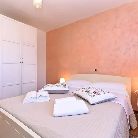 Apartman Modrusani 1561 *