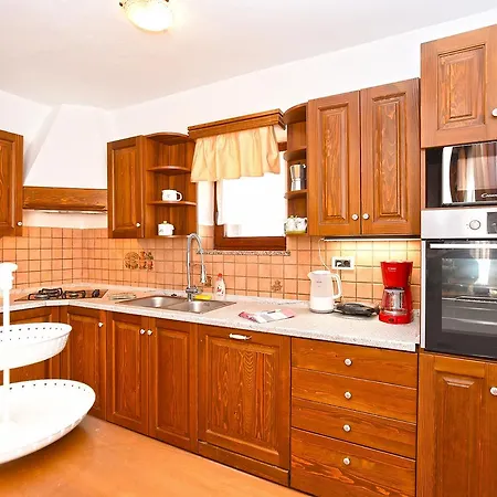 Apartman Modrusani 1561 *