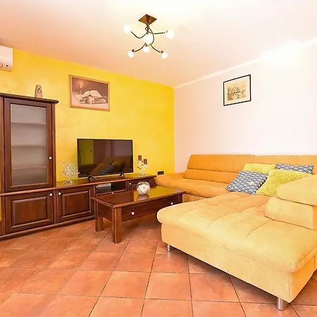 Apartman Modrusani 1561 *