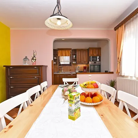 Apartman Modrusani 1561 *