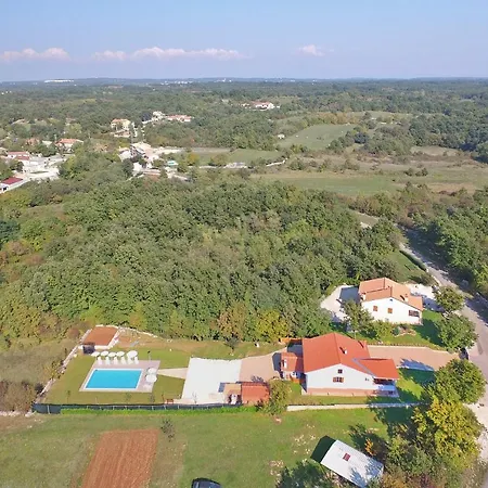 Modrusani 1561 Apartman *